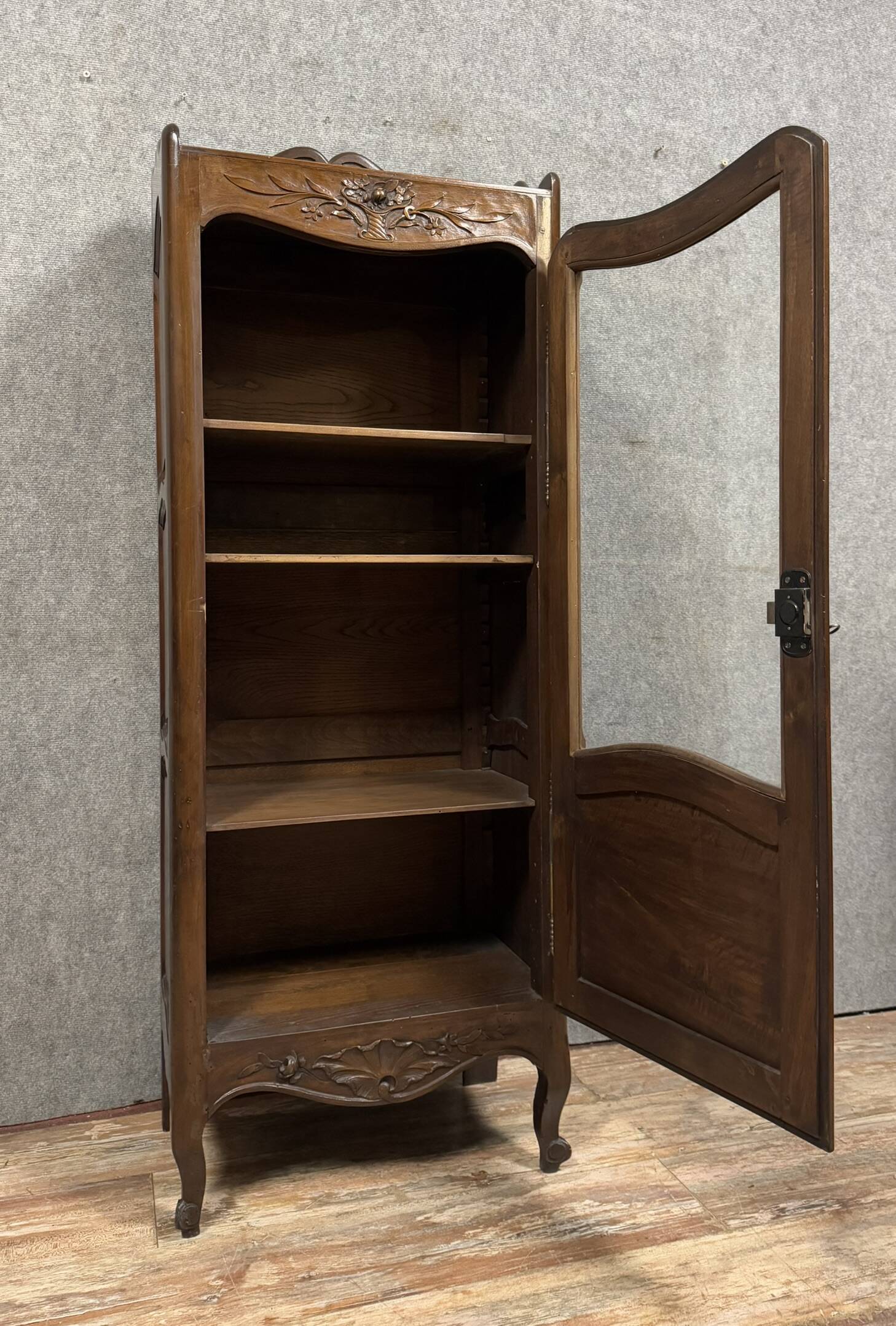 Louis XV style Provencal bonnetière in solid oak circa 1900
