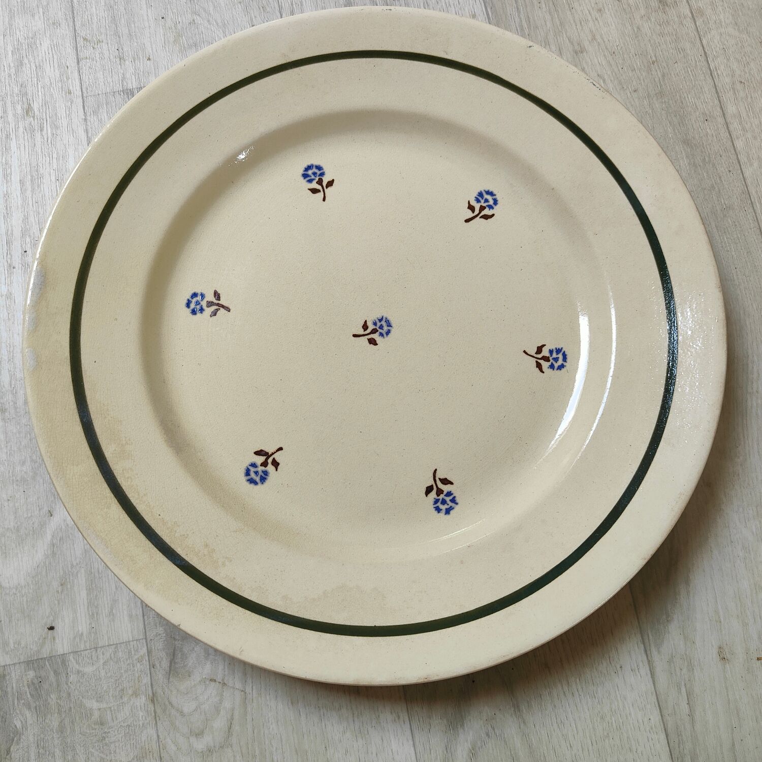 Plat rond plat en faïence