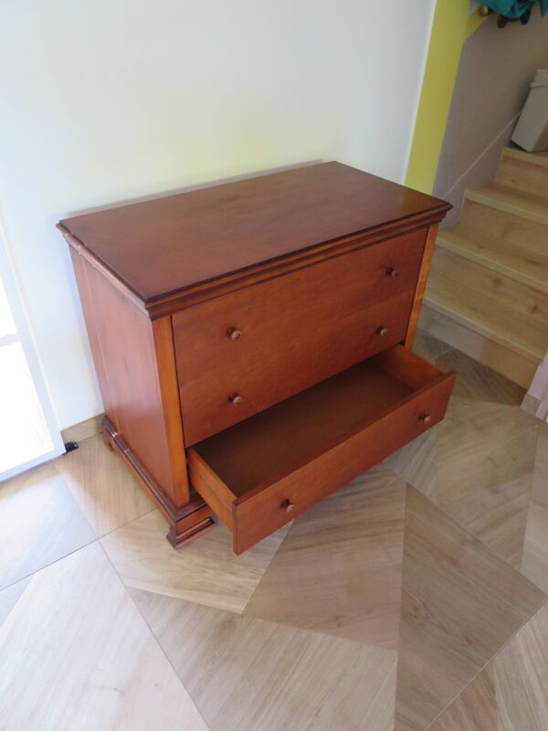 Elégante commode  en merisier – 3 tiroirs –Années 80