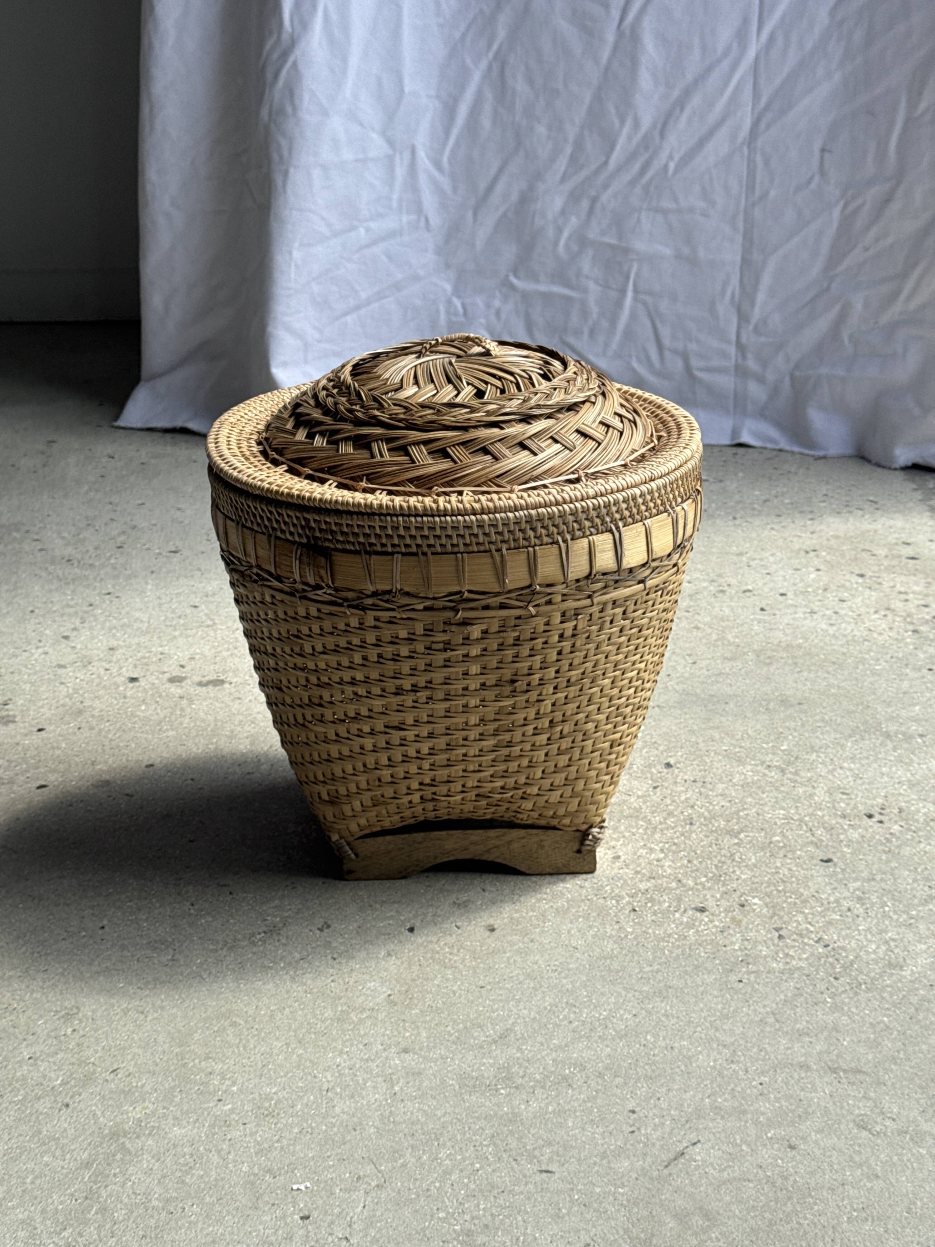 Traditional woven Indonesian basket light H40 D37