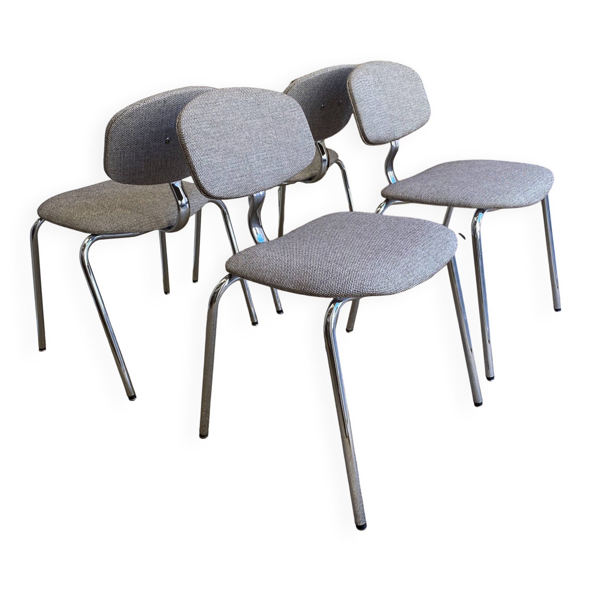 Suite de 4 chaises modèle 420-44, attribuées à Pierre Paulin pour Stee