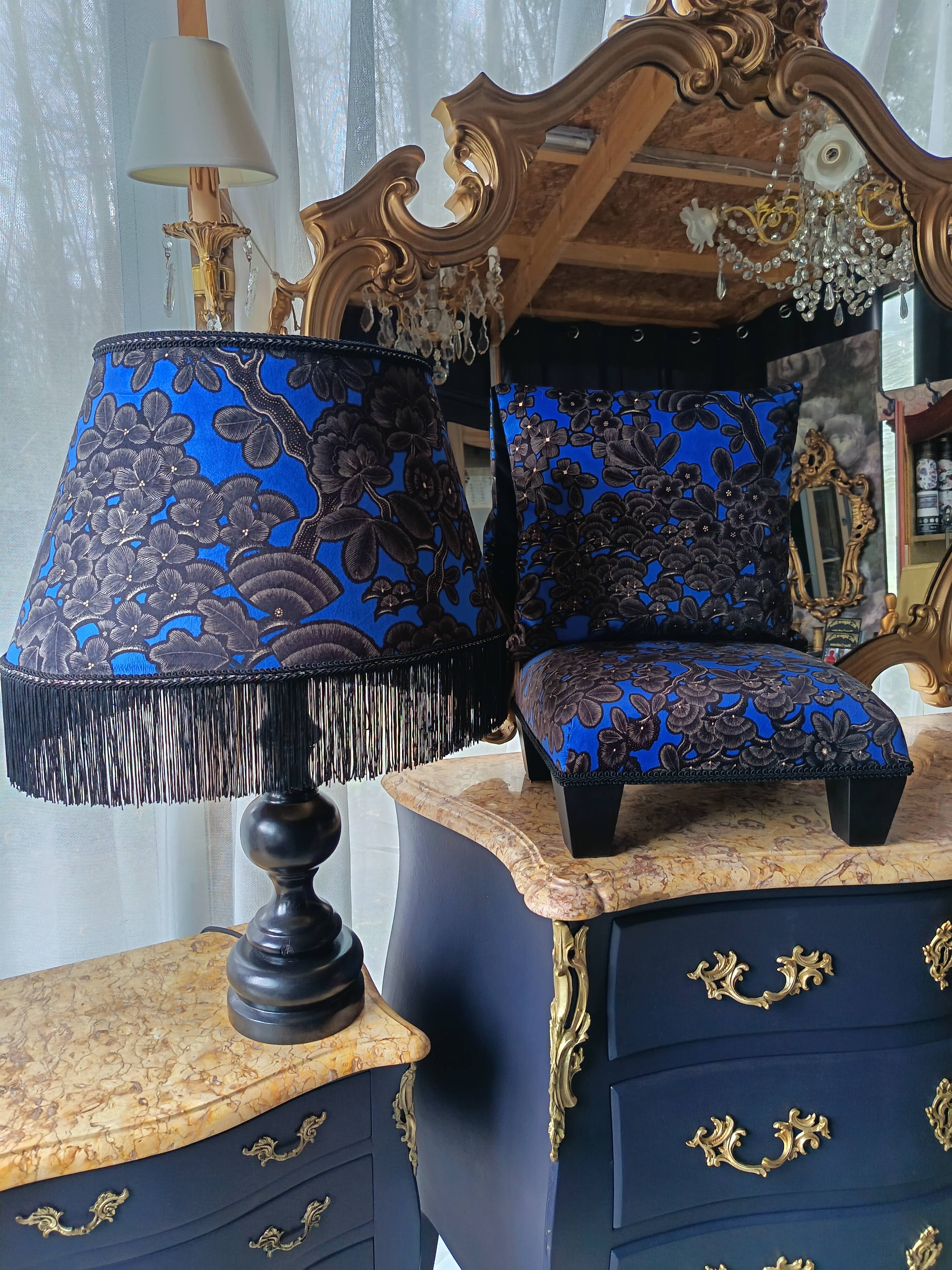 Cushion and its blue phoenix footrest