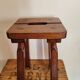 Tabouret brutaliste en bois