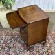 Commode anglaise en noyer des années 1950