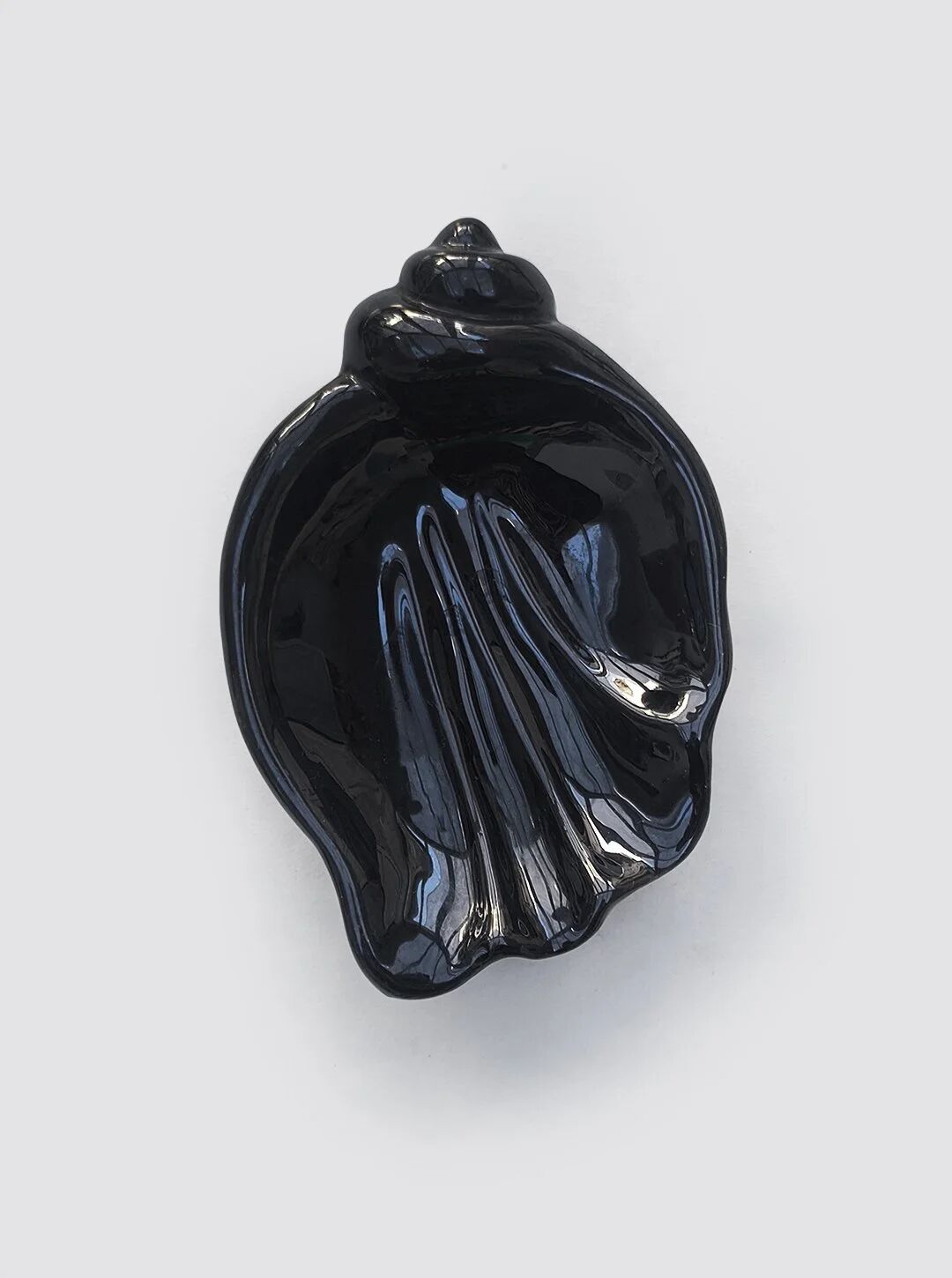 Vide-poche coquillage en céramique noire