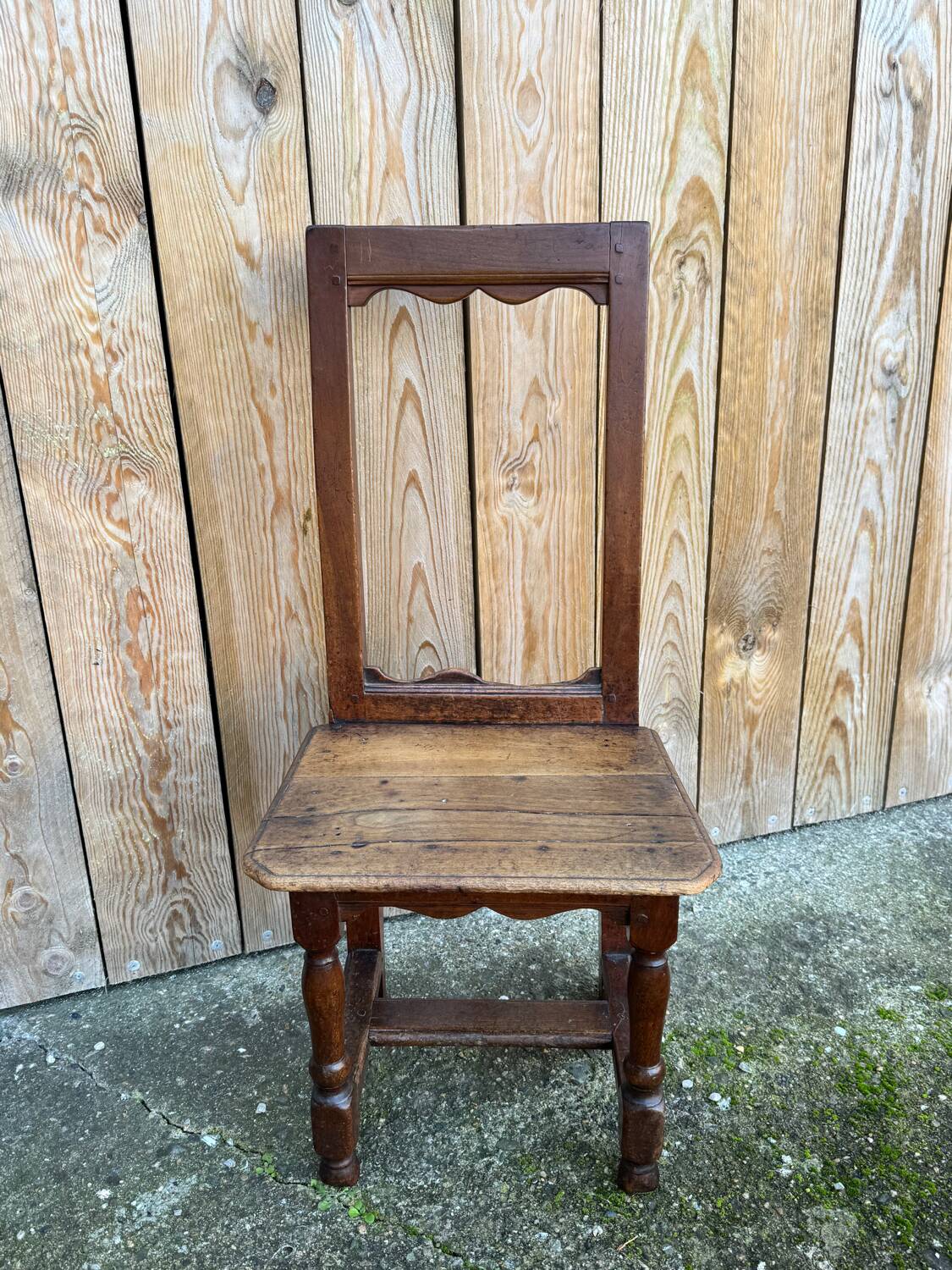 Authentique chaise en bois Lorraine