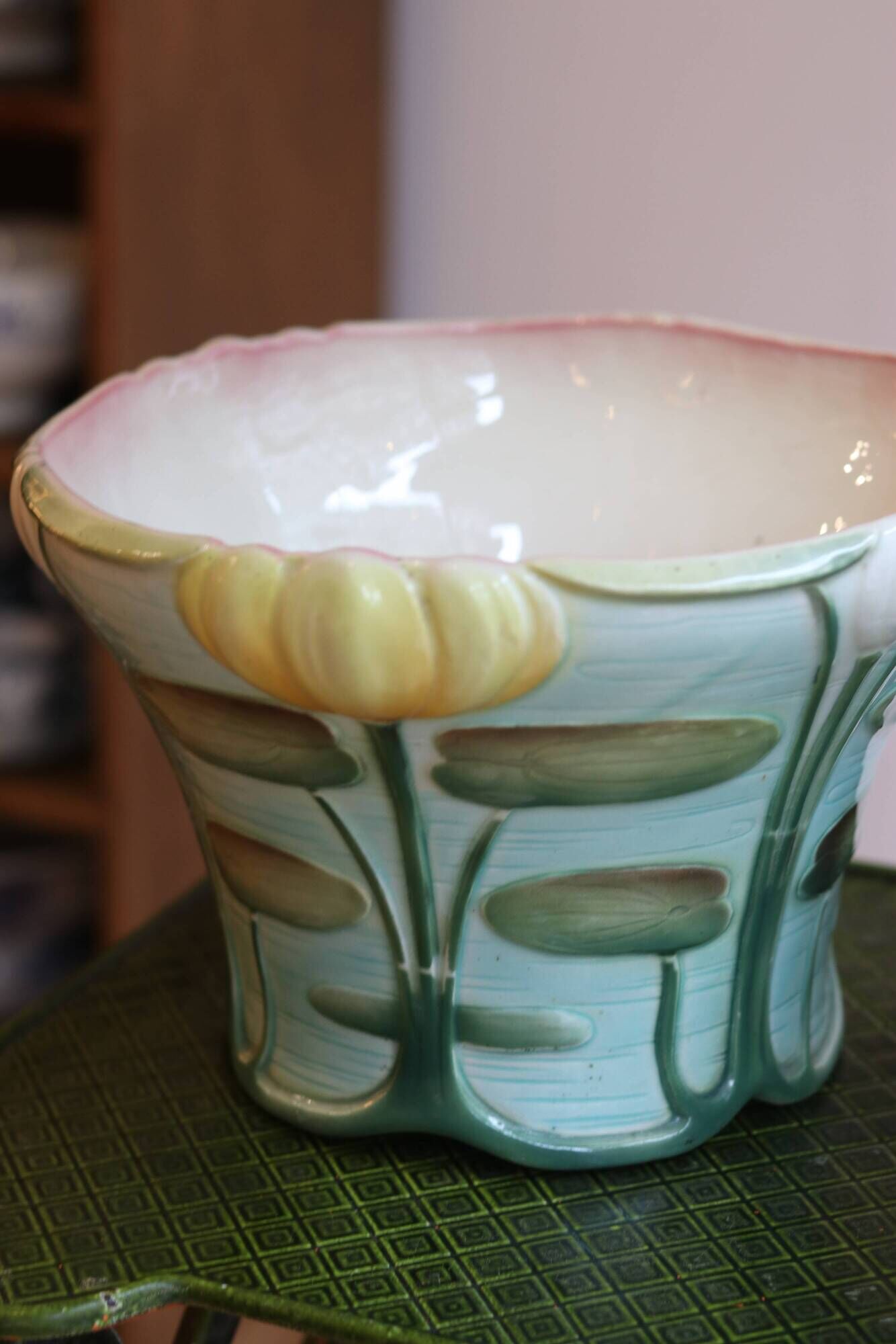 Pair of Art Nouveau cache-pots in barbotine, Saint-Clément manufacture, ve