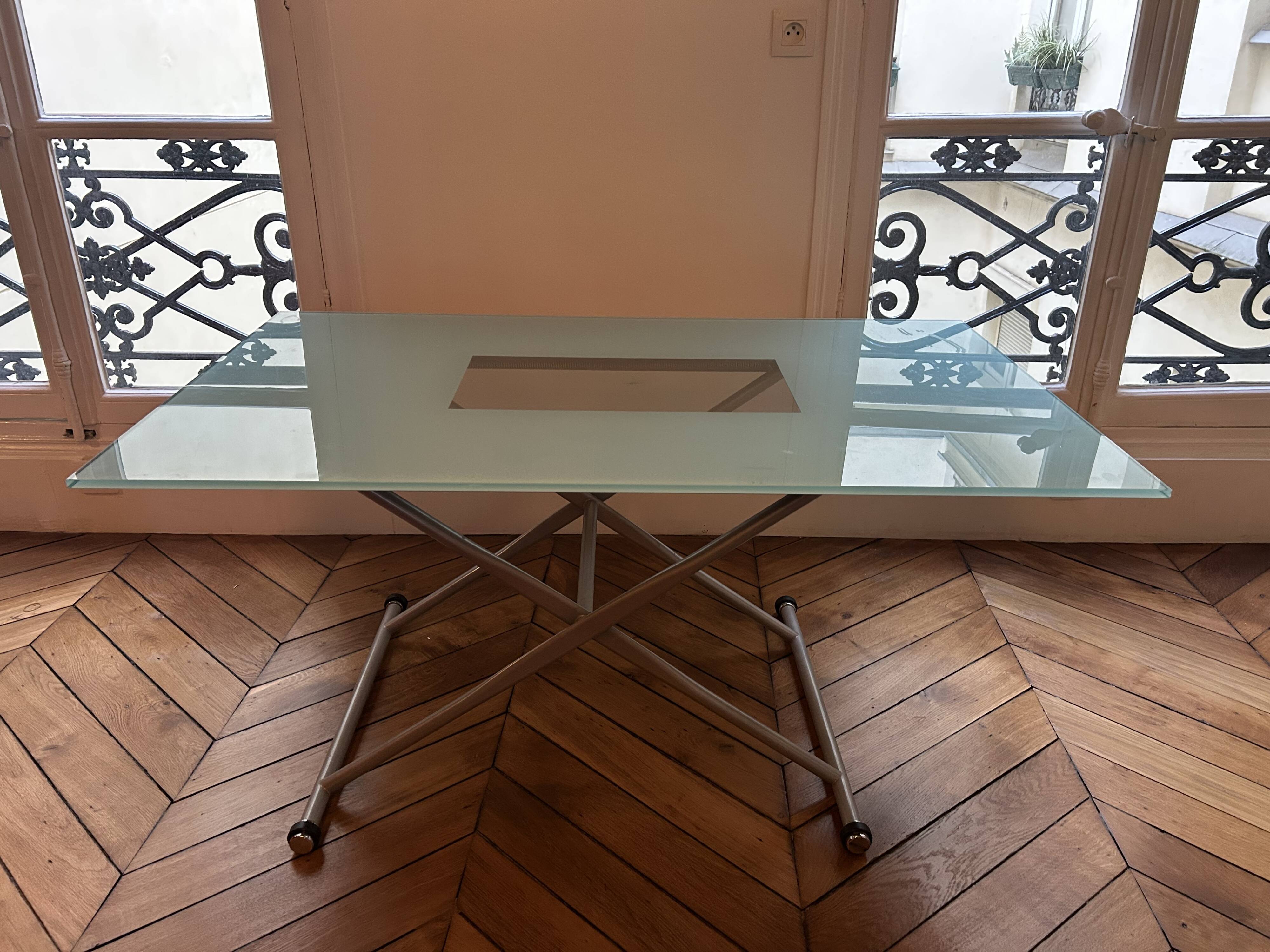 Table that can be transformed into a coffee table with 2 height settings