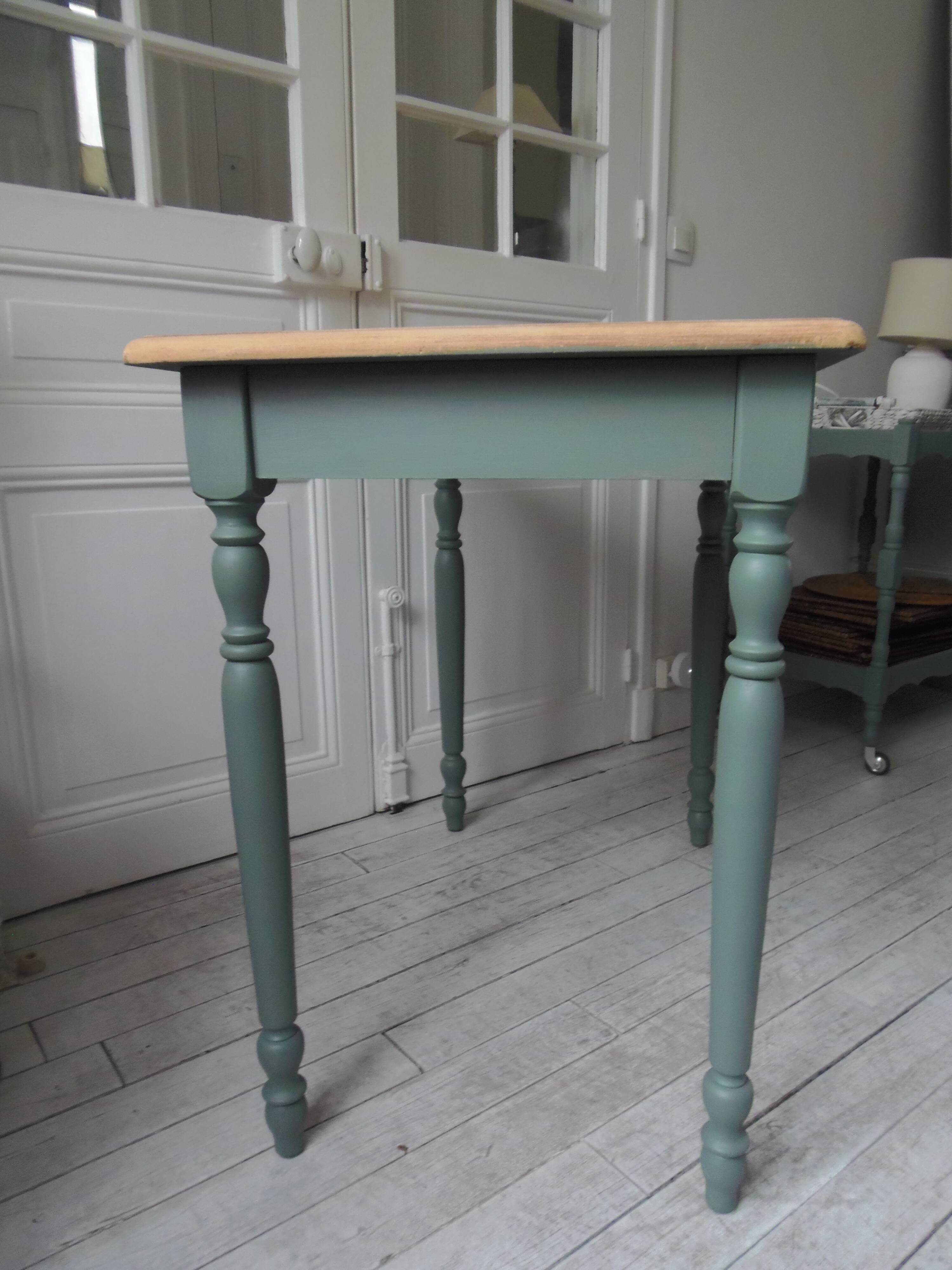 Table, bureau Piètement vert fumé, plateau bois.