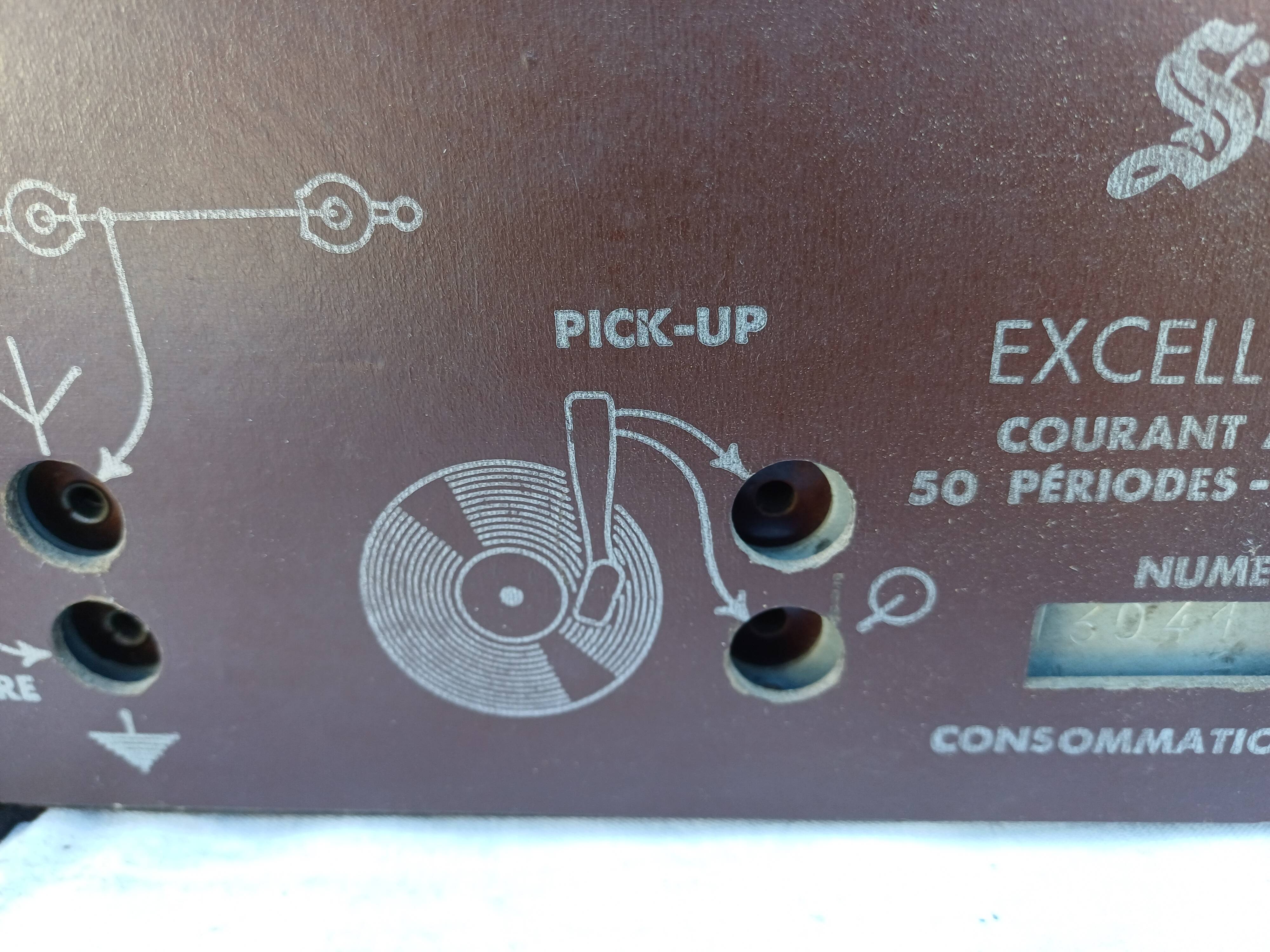 Radio Bakelite Sonora Excellence 302