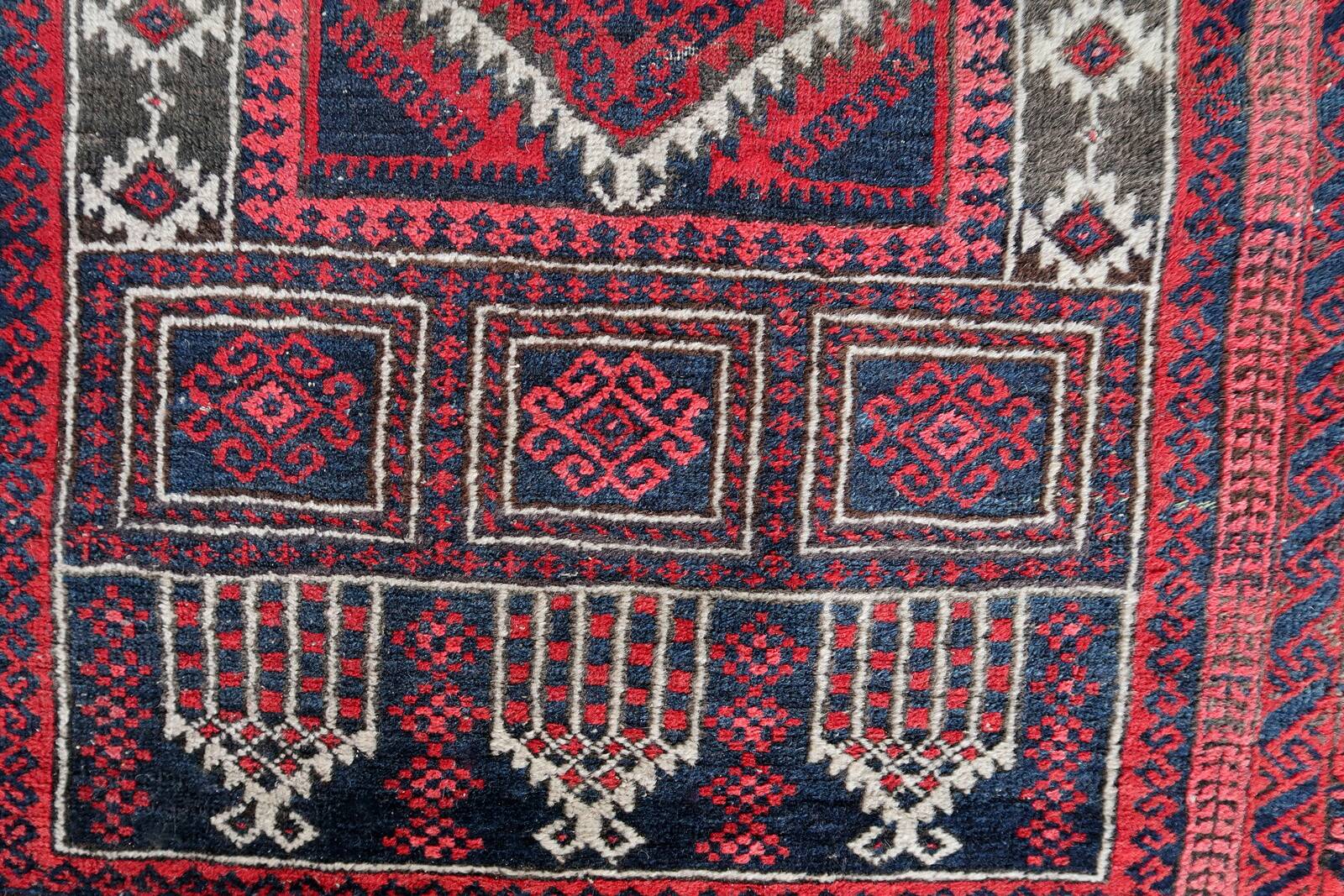 Tapis de Prière Vintage Baluch Fait Main en Laine – 94 x 152 cm
