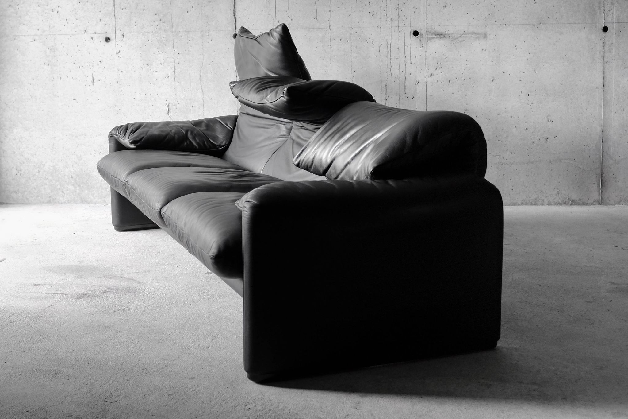 Maralunga black leather sofa 3 seater, Vico Magistretti for Cassina