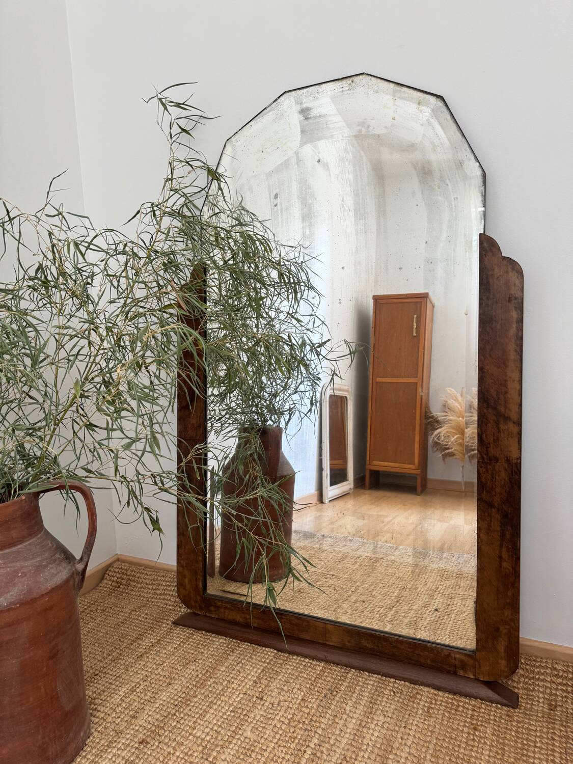 Grand miroir biseauté art déco en noyer