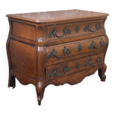 Commode galbée de style Louis XV dite “tombeau”