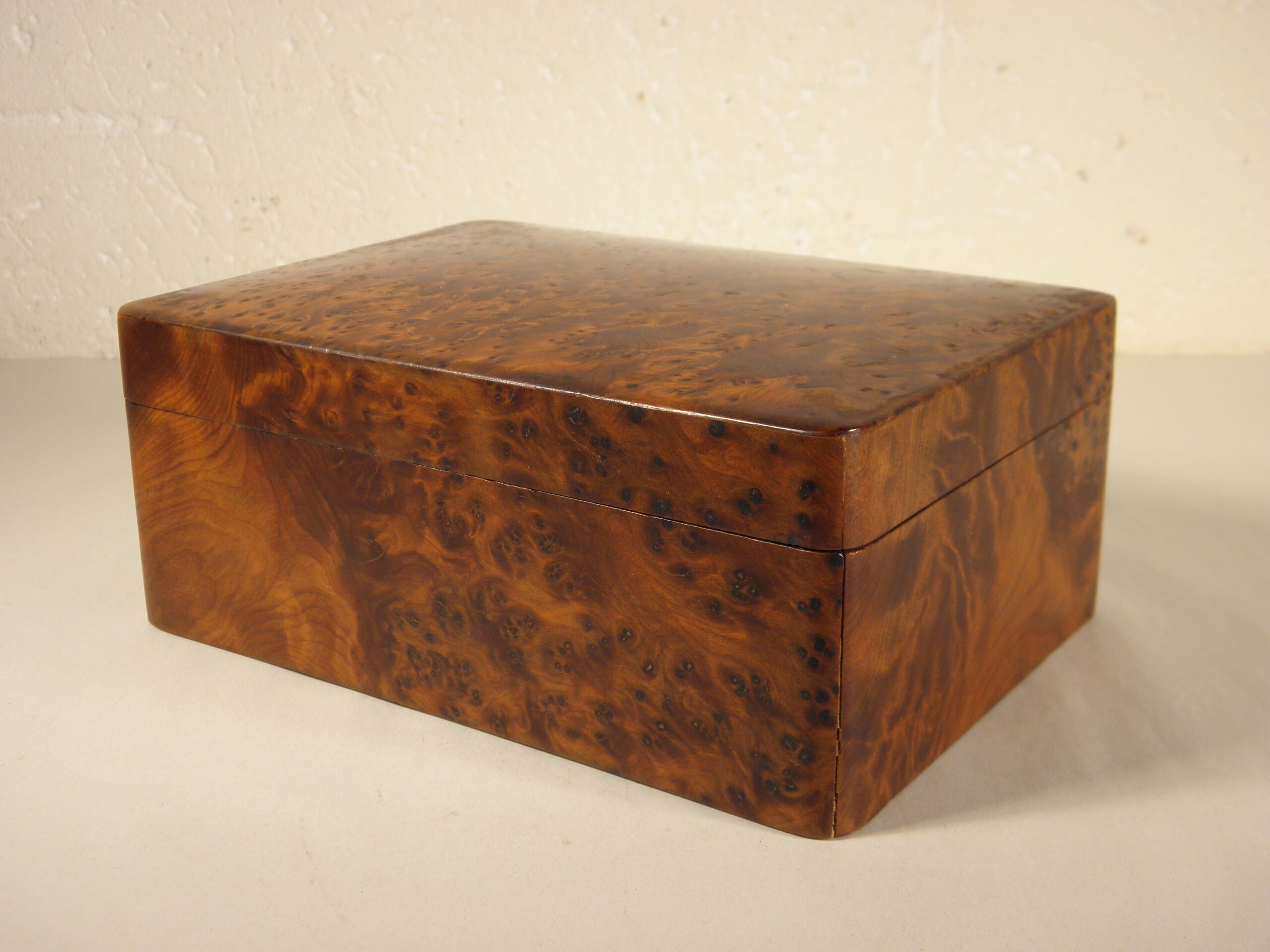 Cheath magnifying glass box