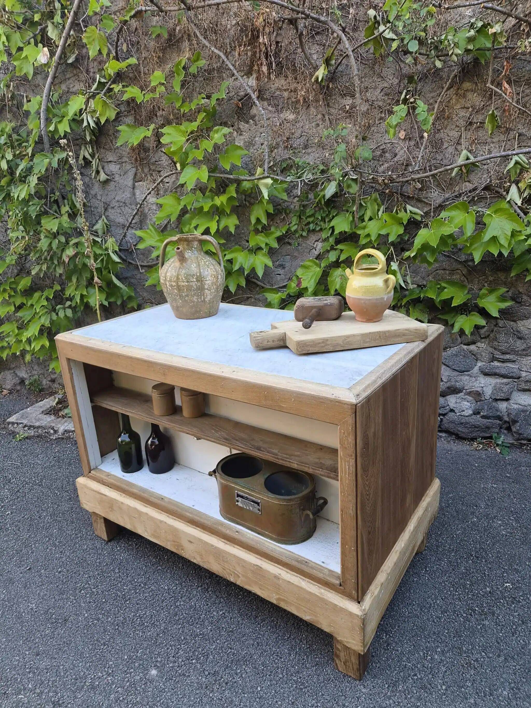 Comptoir de pâtisserie français ancien îlot de cuisine avec plateau en marbre, vers 1930