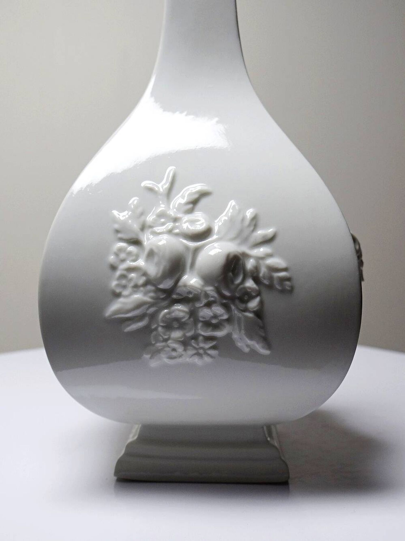 Small vase reproduction Meissen 1715-1720 by Sheffield & Haviland Limoges