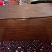 Table en acajou vintage à rabats; idéale pour les décorateurs.