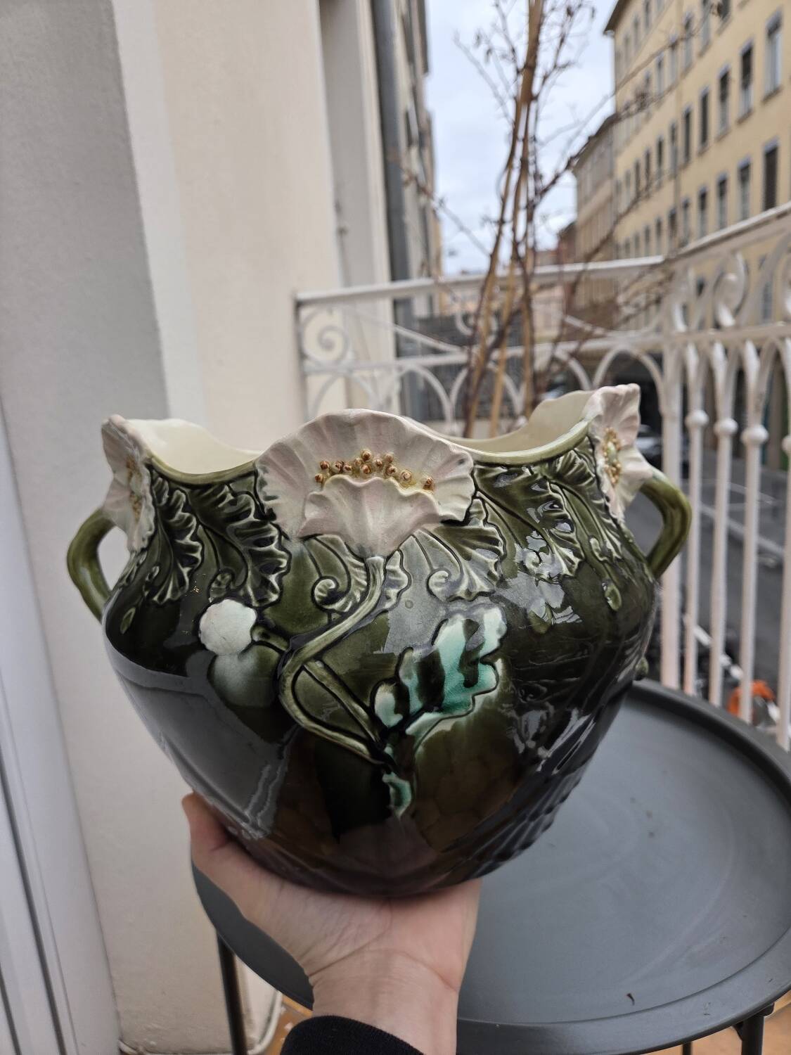 Jardinière in slipware signed by Gustave de Bruyn.