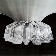 Grande lampe suspendue en aluminium contemporaine