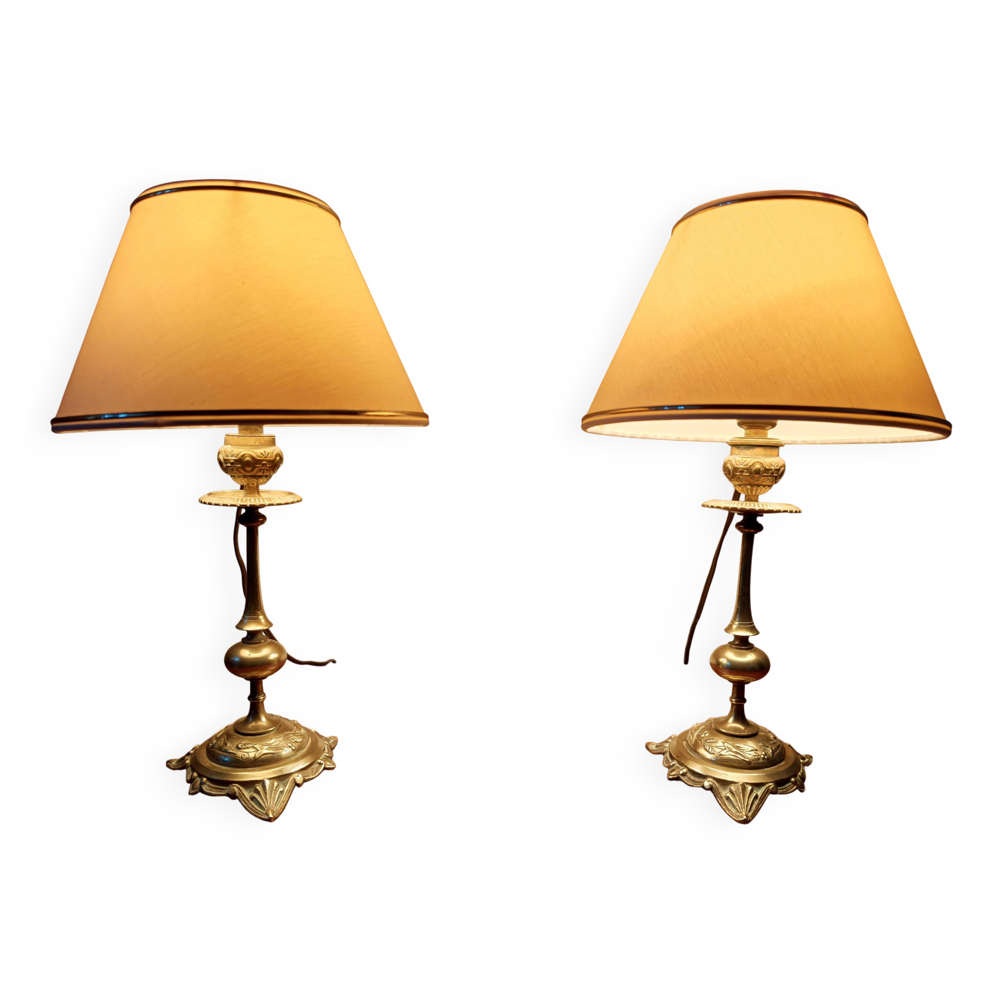 Pair of lamps in solid gold-plated brass