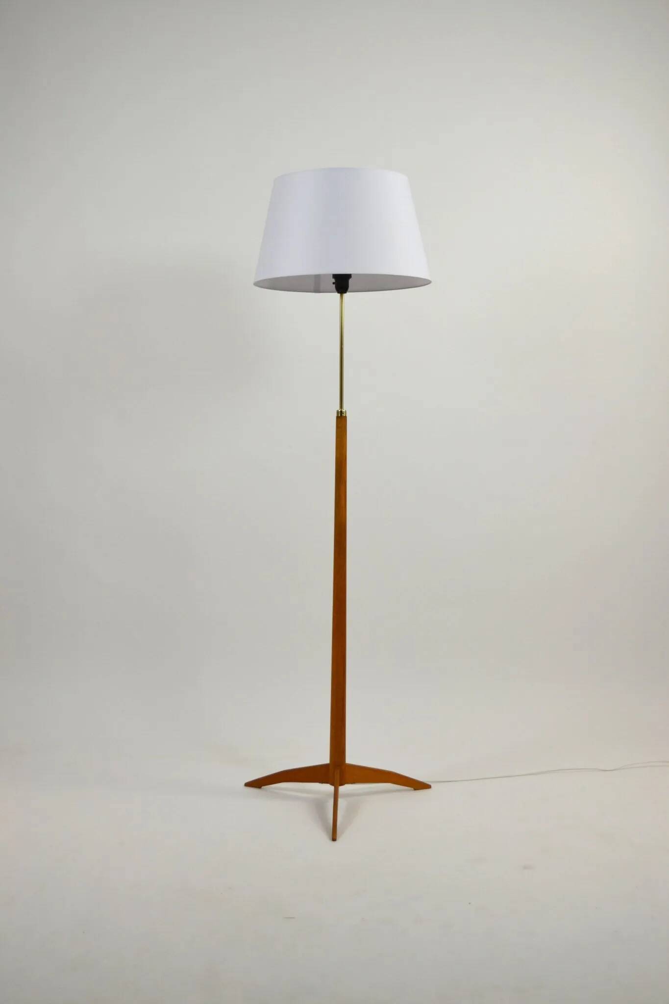 Oak and Brass Floor Lamp Marked “GO 12 WDH”, Sweden, 1950s
