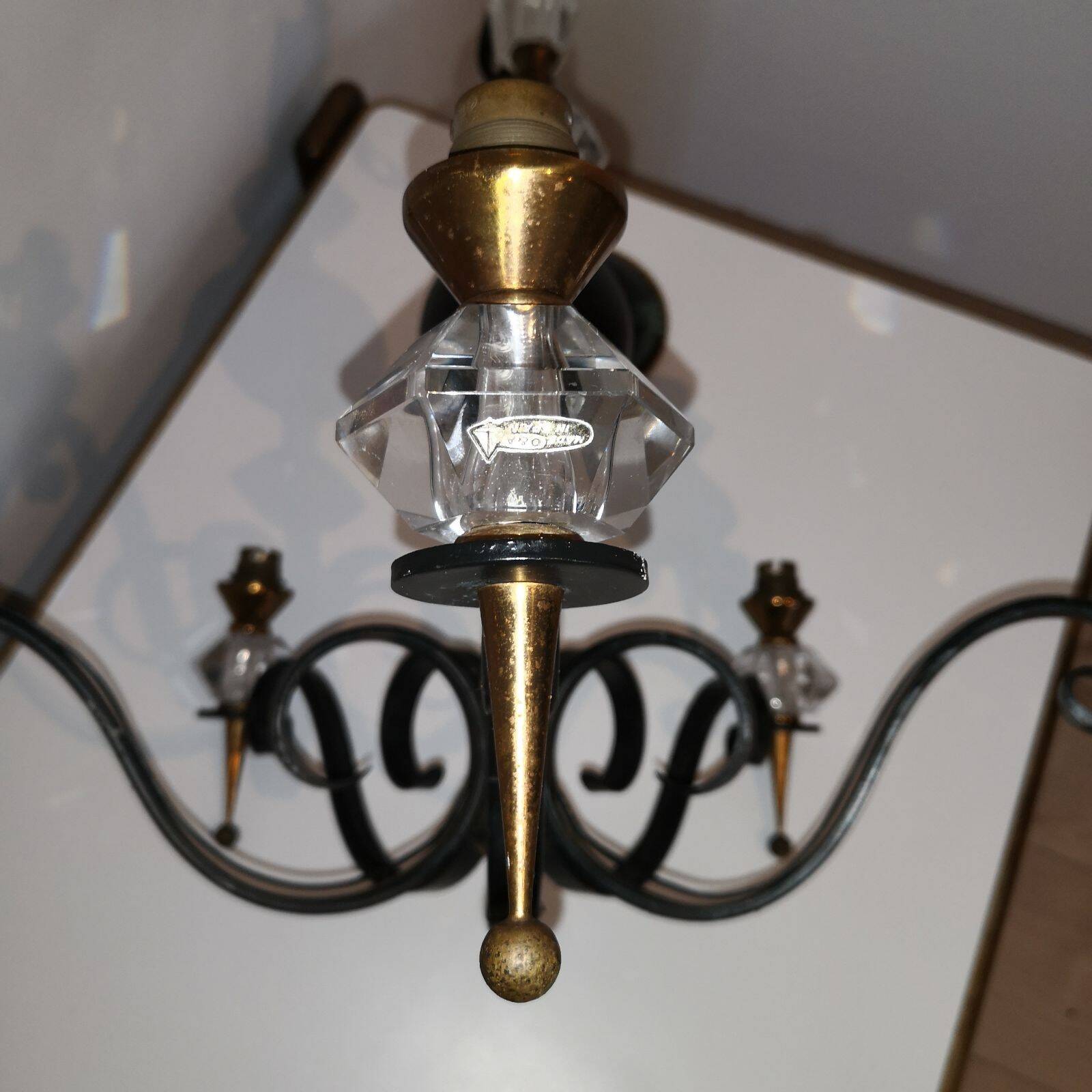Lustre moderniste en fer forgé, laiton et cristal de Sèvres, 1950
