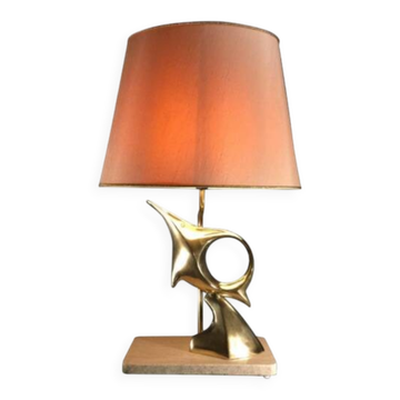Lampe à poser moderniste formant poisson stylisé en bronze et travertin, 1960