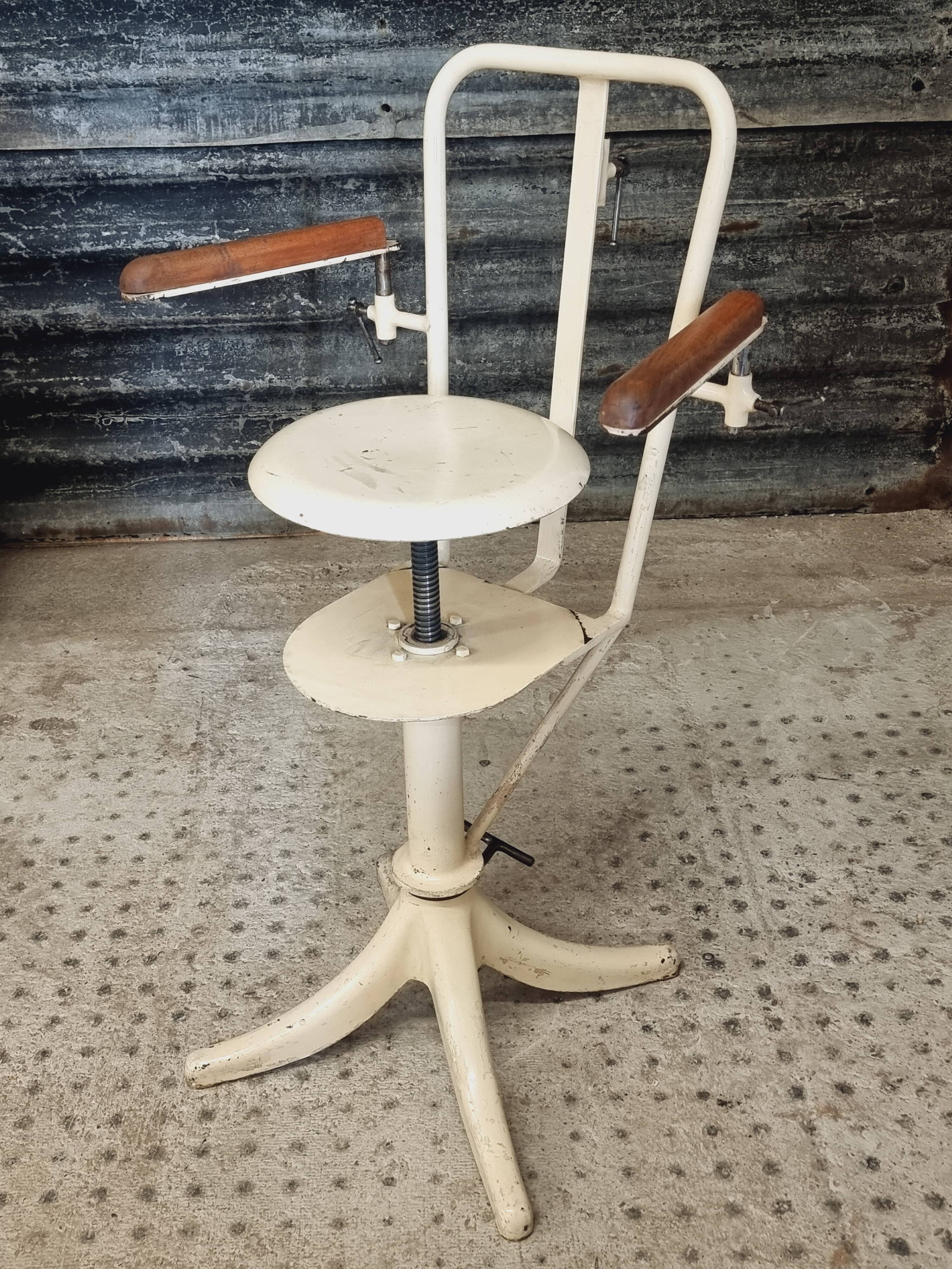 Fauteuil de dentiste ancien de Belgique période 1900/1920