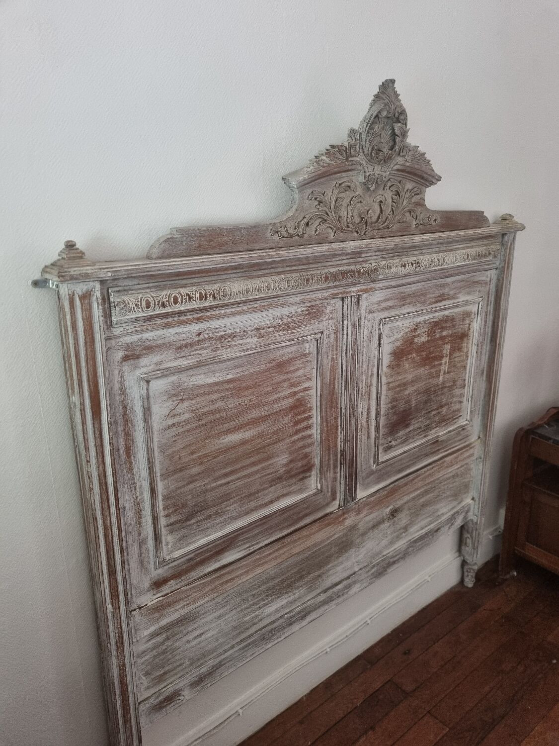 Headboard in ceruse wood