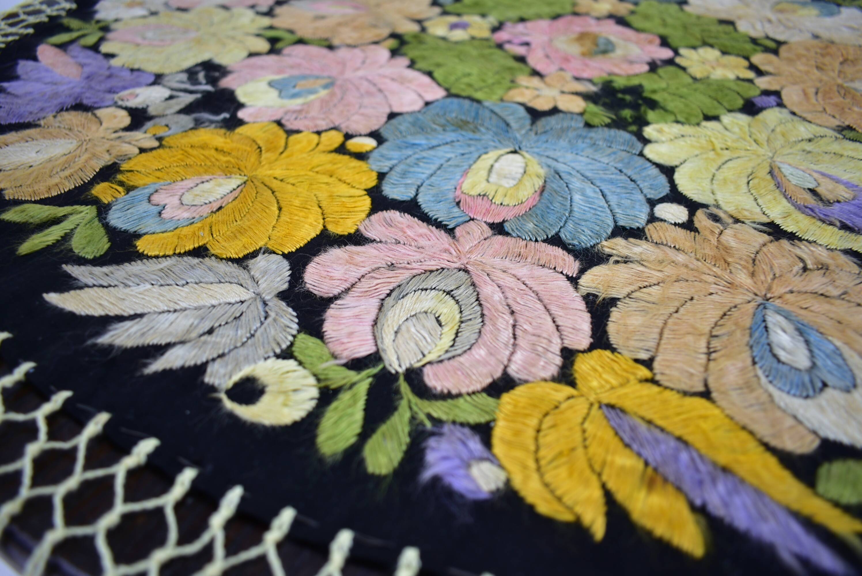 1920s Art Deco Occasional Coffee Table and tablecloth