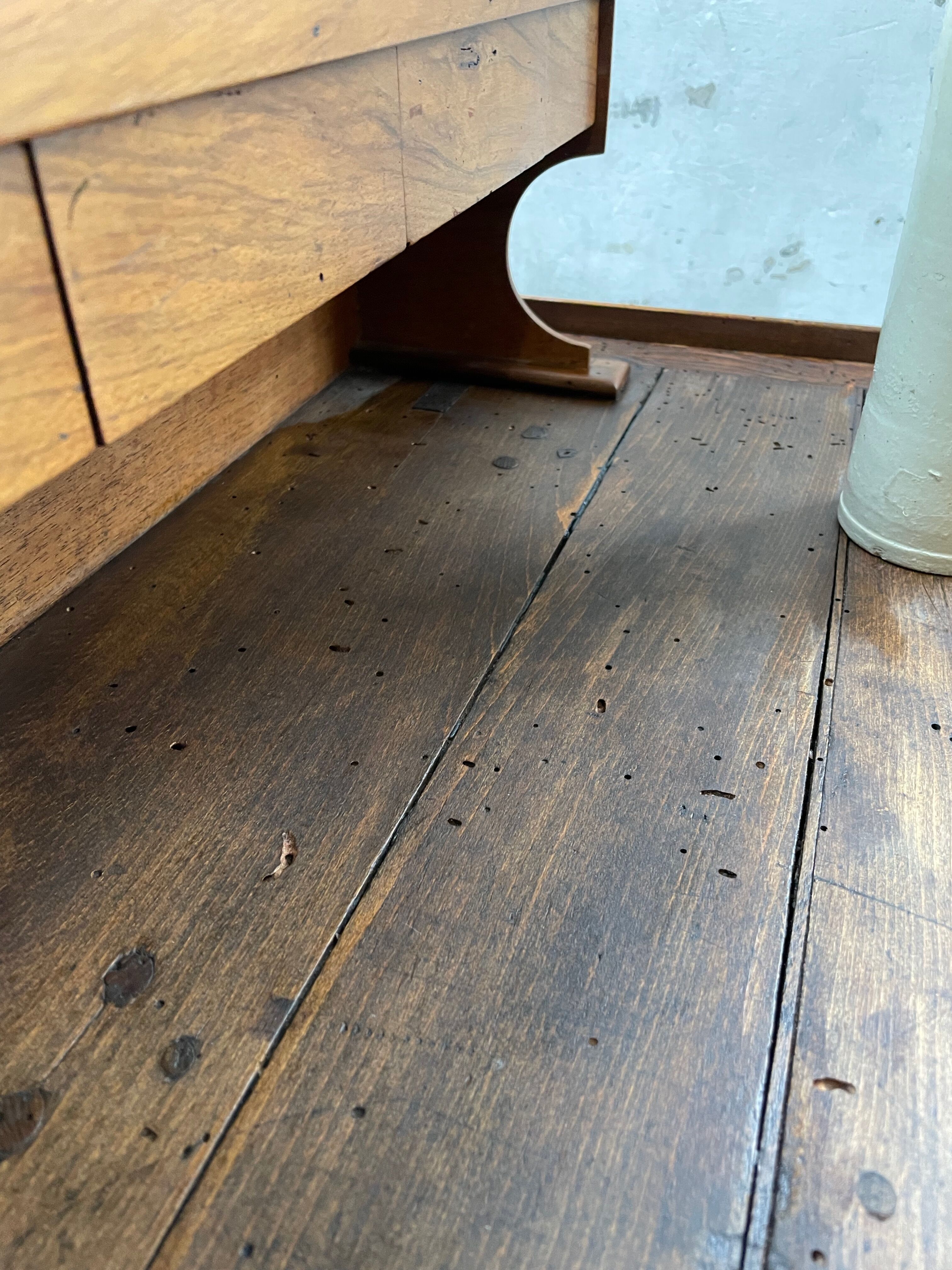 Establishment of jeweler XIXth oak