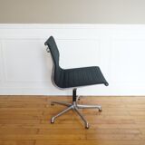 Chaise EA 108 de Charles et Ray eames édition ICF