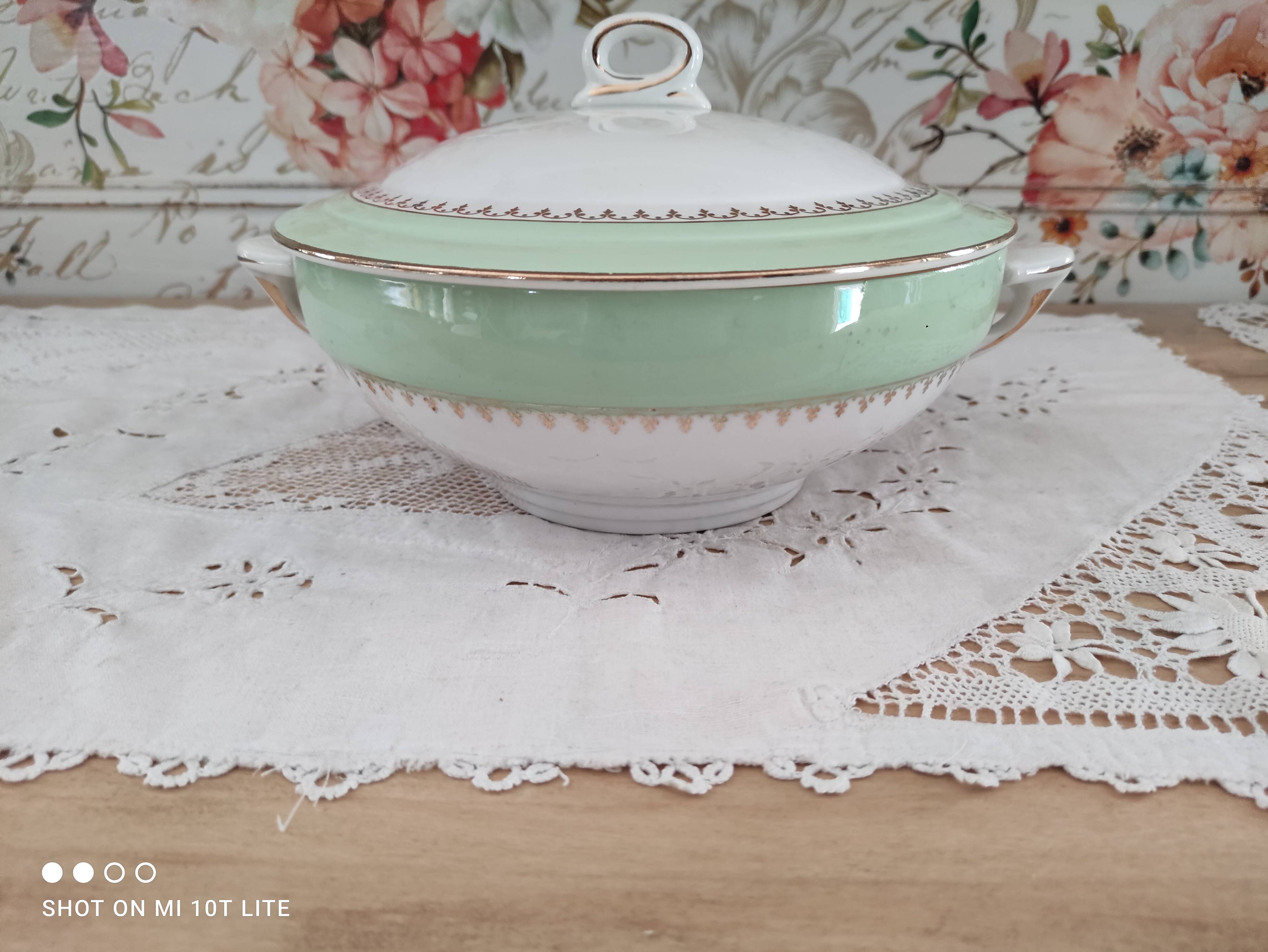 Water green vegetable dish with golden frieze, Cafés Lemaire.