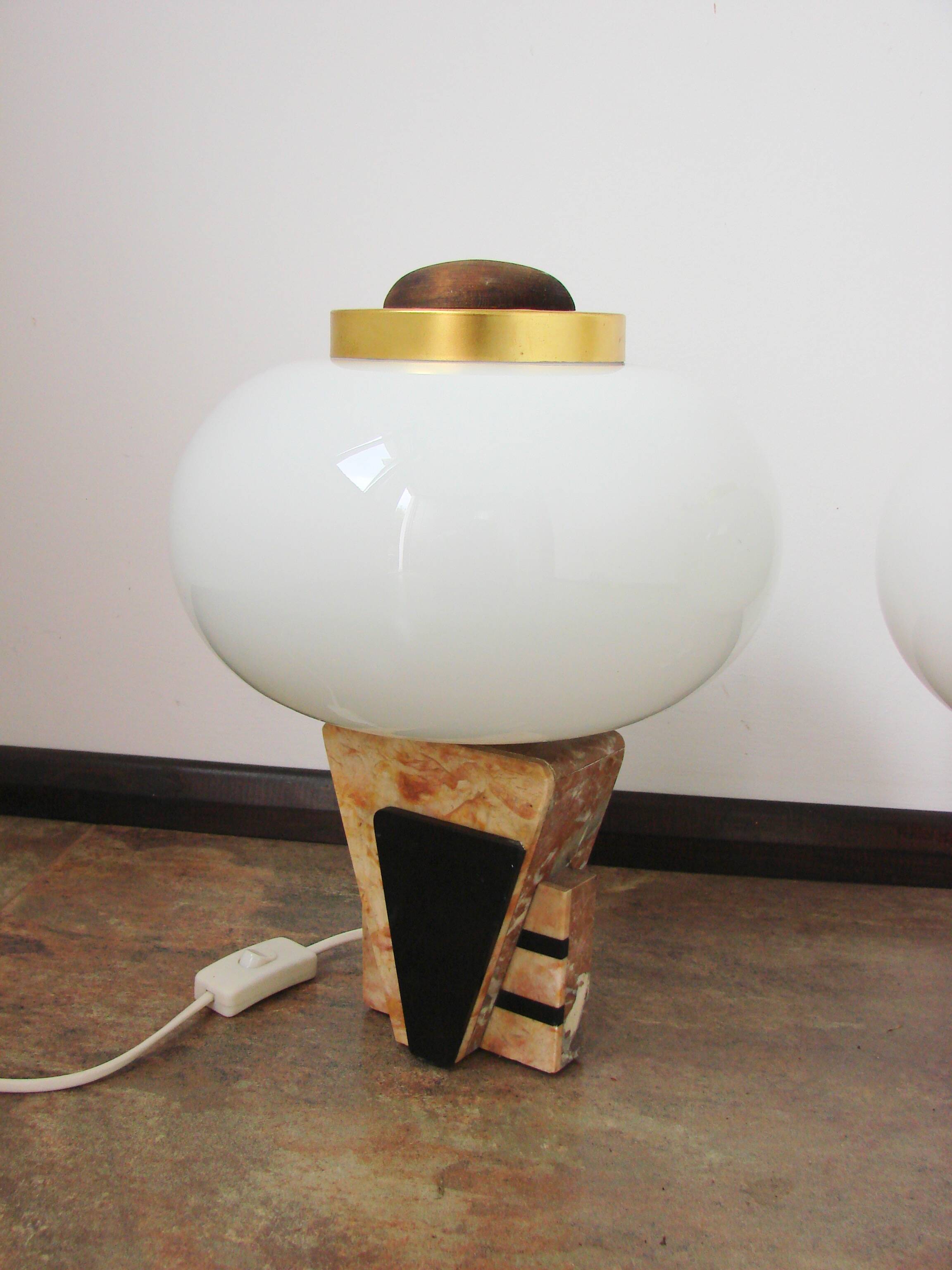 Une paire de lampes de table de style Art Déco, années 1950.