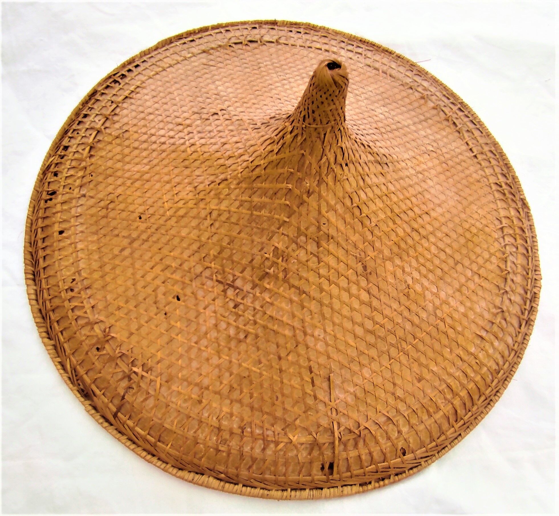 Asian Chinese hat in rattan wicker 60/70s with a diameter of 55 cm