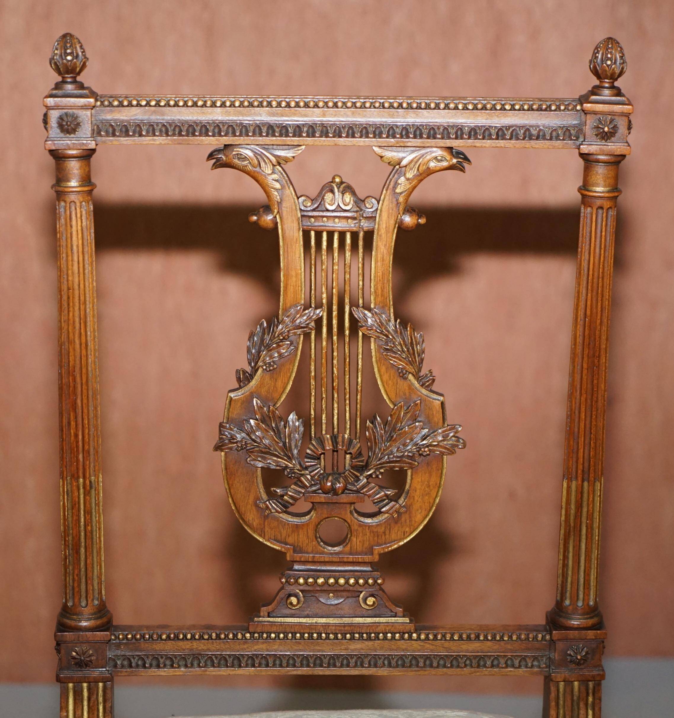 Paire de Chaises d'Appoint Sculptées en Bois Doré