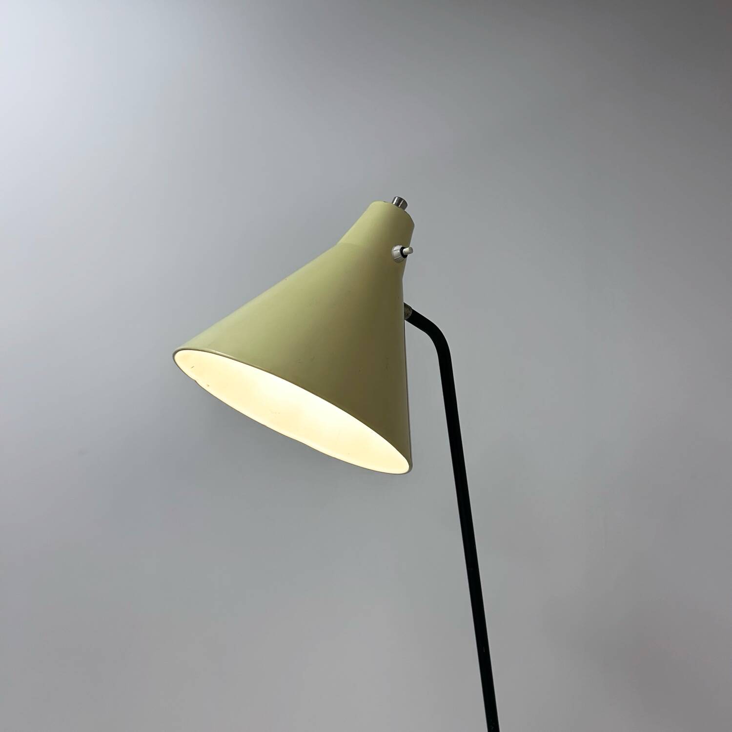 Lampadaire grasshopper par willem van doorn | années 1960, milieu du siècle, jaune