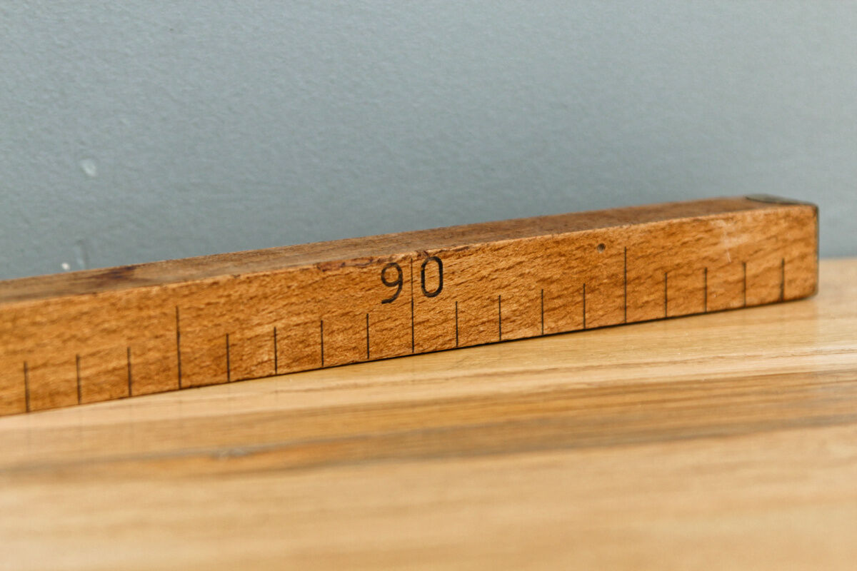 Metre of draper, oak