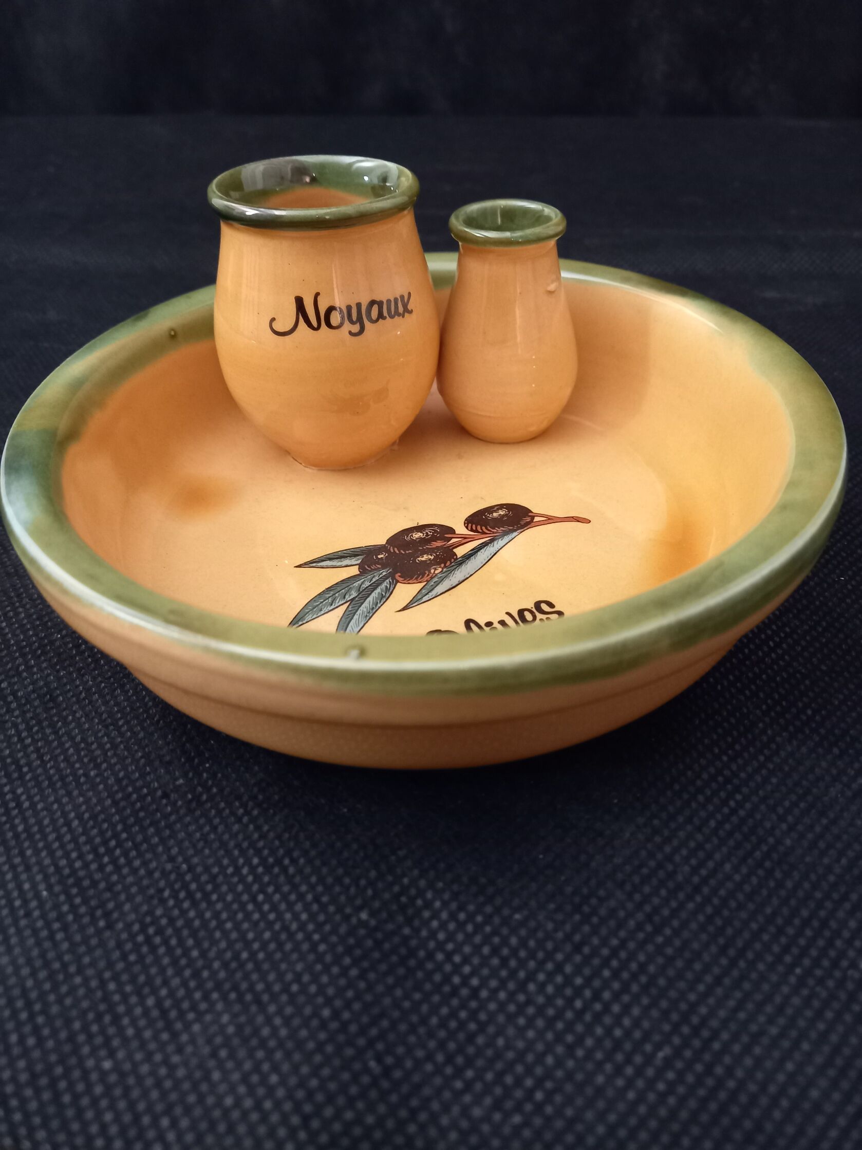 Provençal olive plate for aperitif