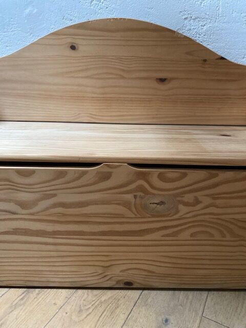 Natural wood bench chest