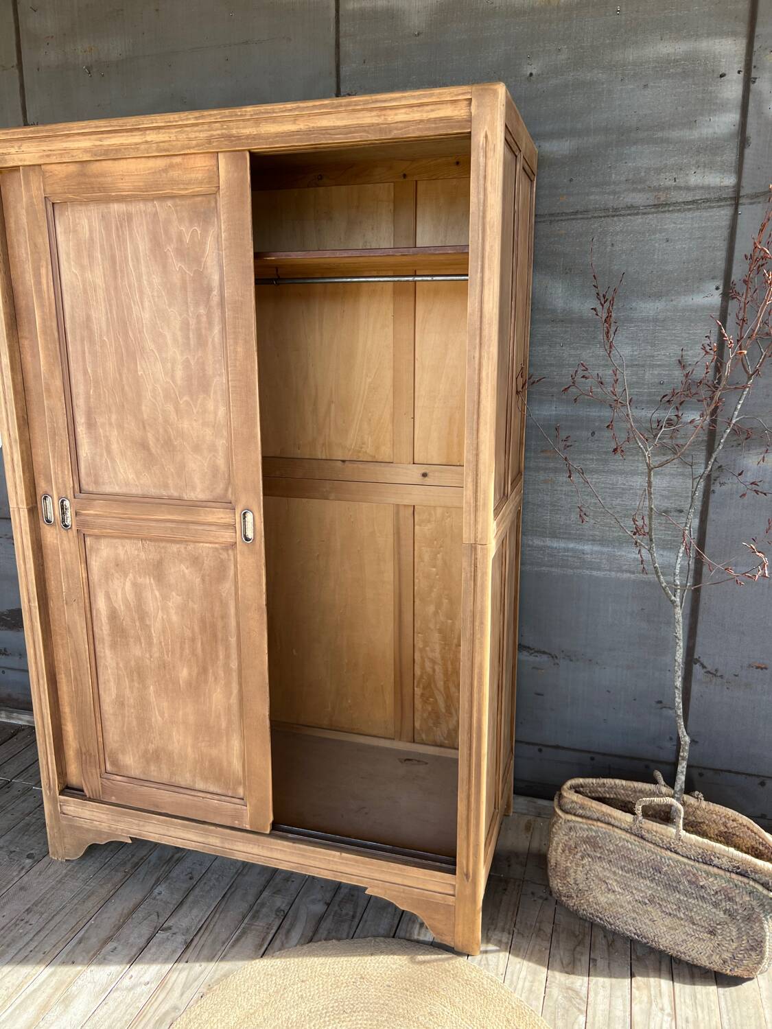 Parisian wardrobe with sliding doors