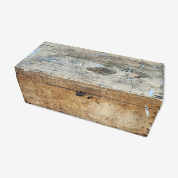 Trunk chest in raw wood