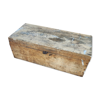 Trunk chest in raw wood