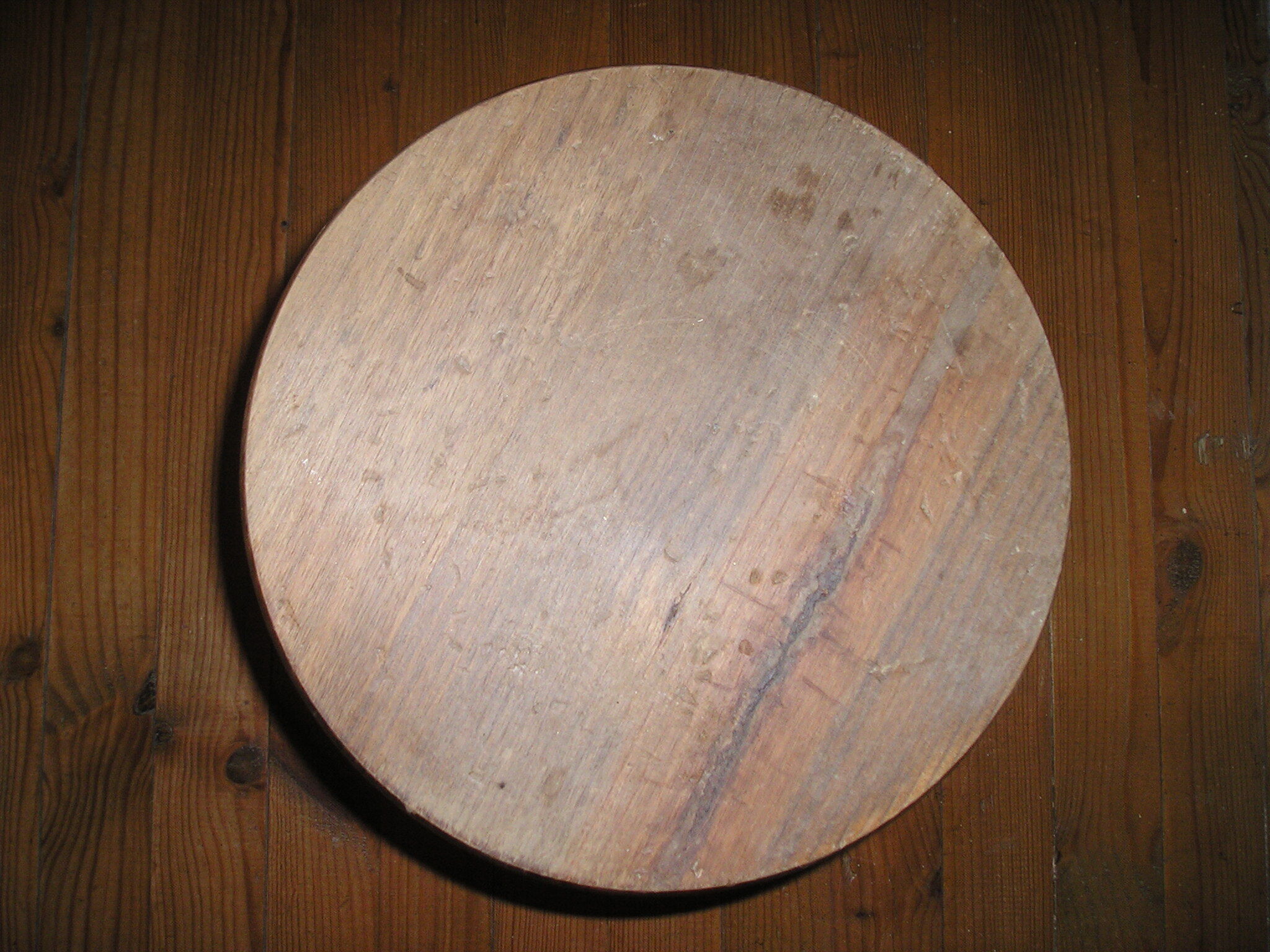 Varnished wooden sellette