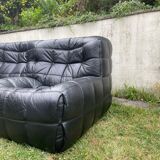 Kashima 2-seater sofa in black leather Michel Ducaroy, 1970
