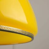 Lampe à suspension italienne du milieu du siècle en verre jaune et laiton