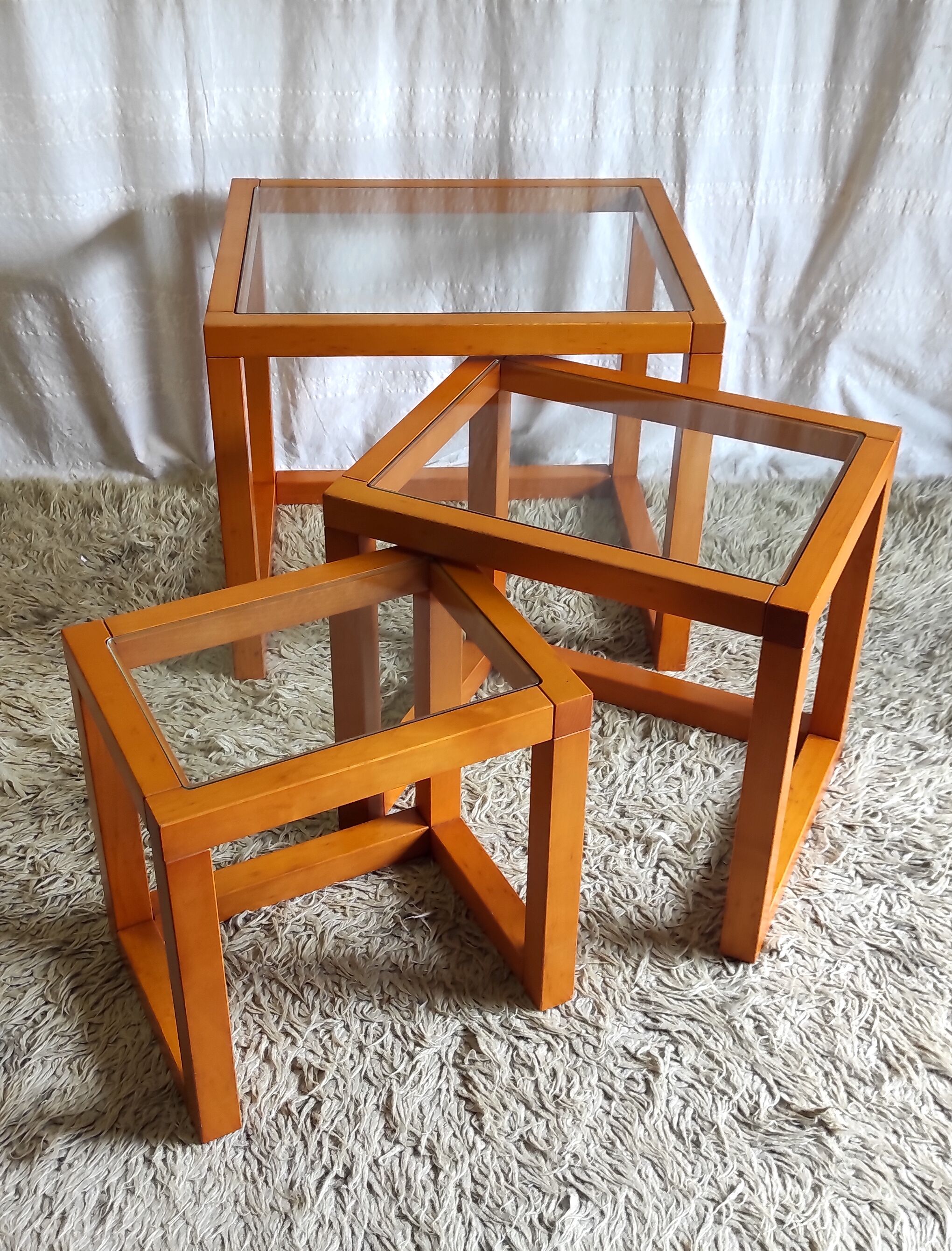 Nesting tables in solid wood and glass – 70s