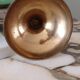 2 bougeoirs en laiton