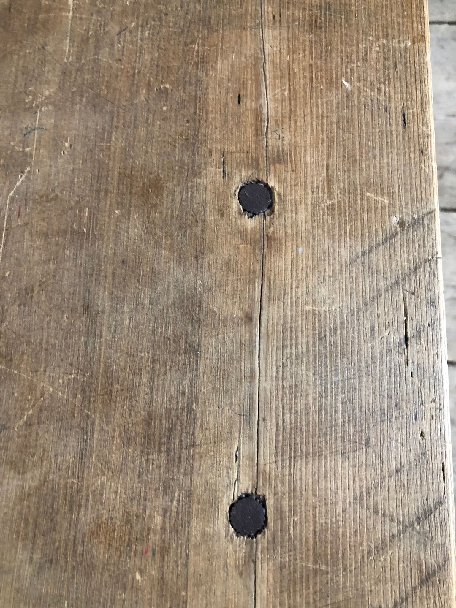 Bureau d’un maître d’école et sa chaises